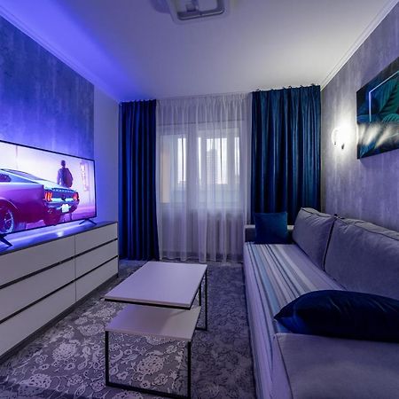 Modern 3 Bedroom Apartment Kyiv Exterior photo