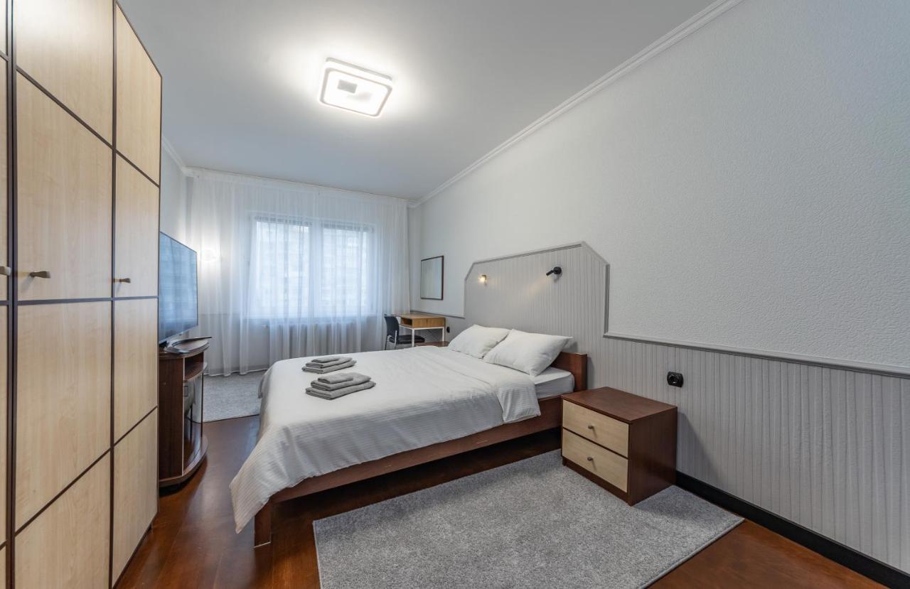 Modern 3 Bedroom Apartment Kyiv Exterior photo