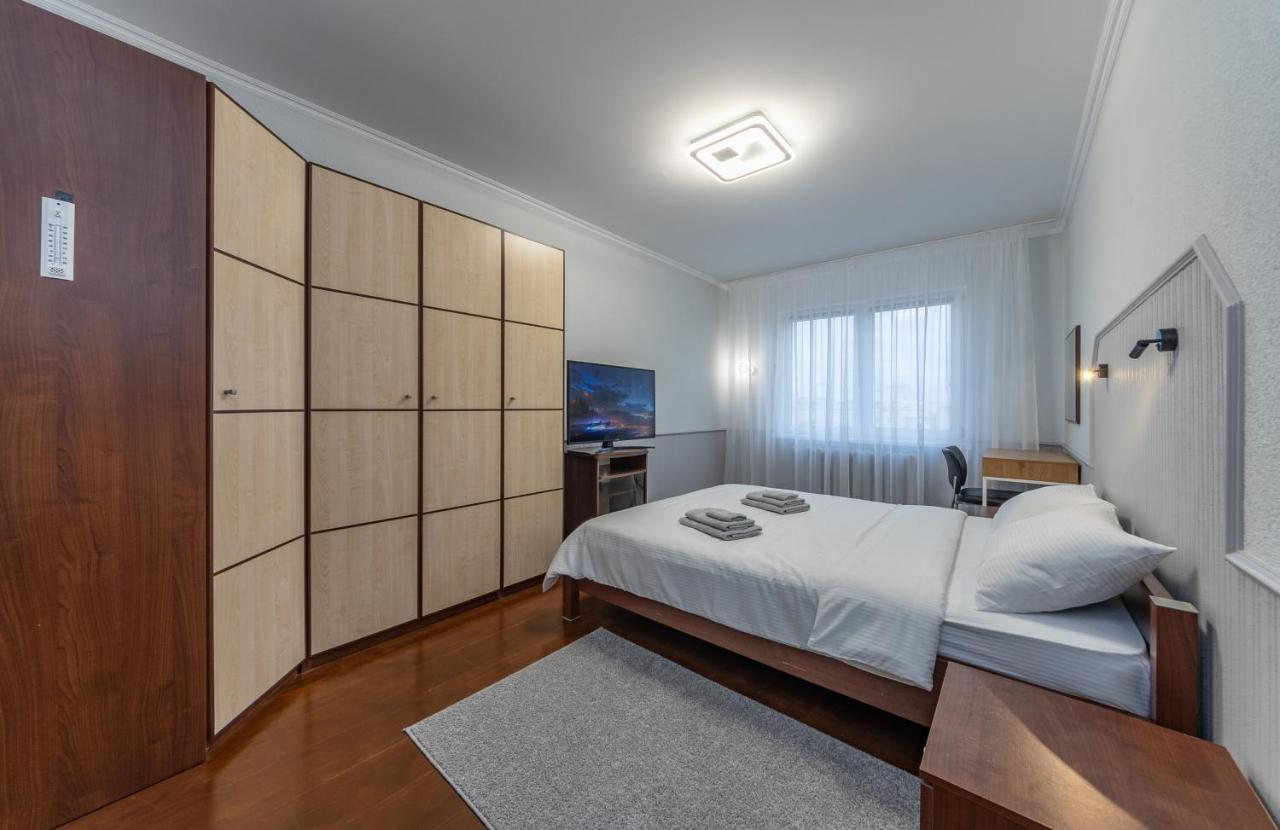 Modern 3 Bedroom Apartment Kyiv Exterior photo